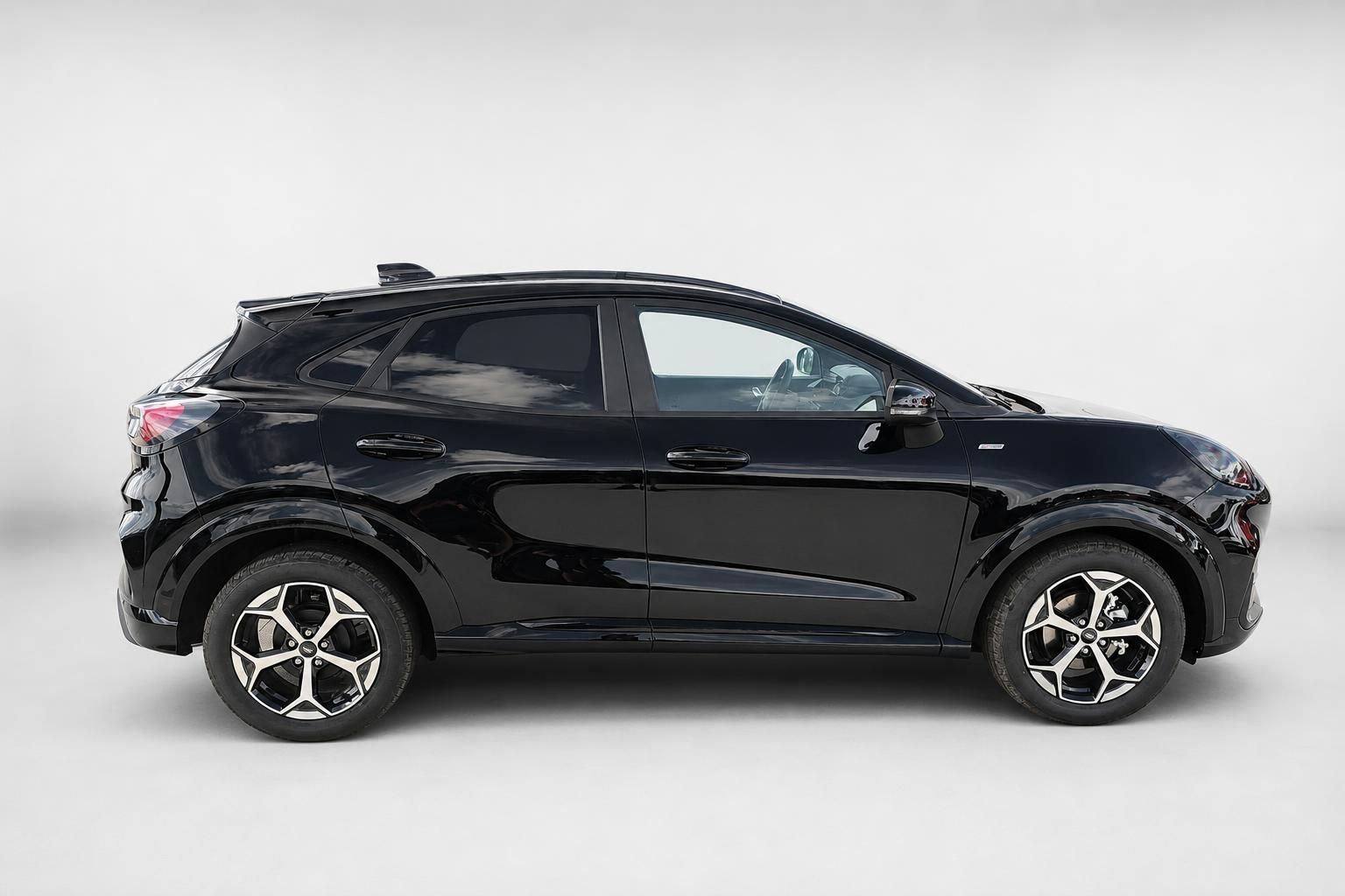 Ford Puma schwarz Seitenansicht Neuwagen Studiofoto