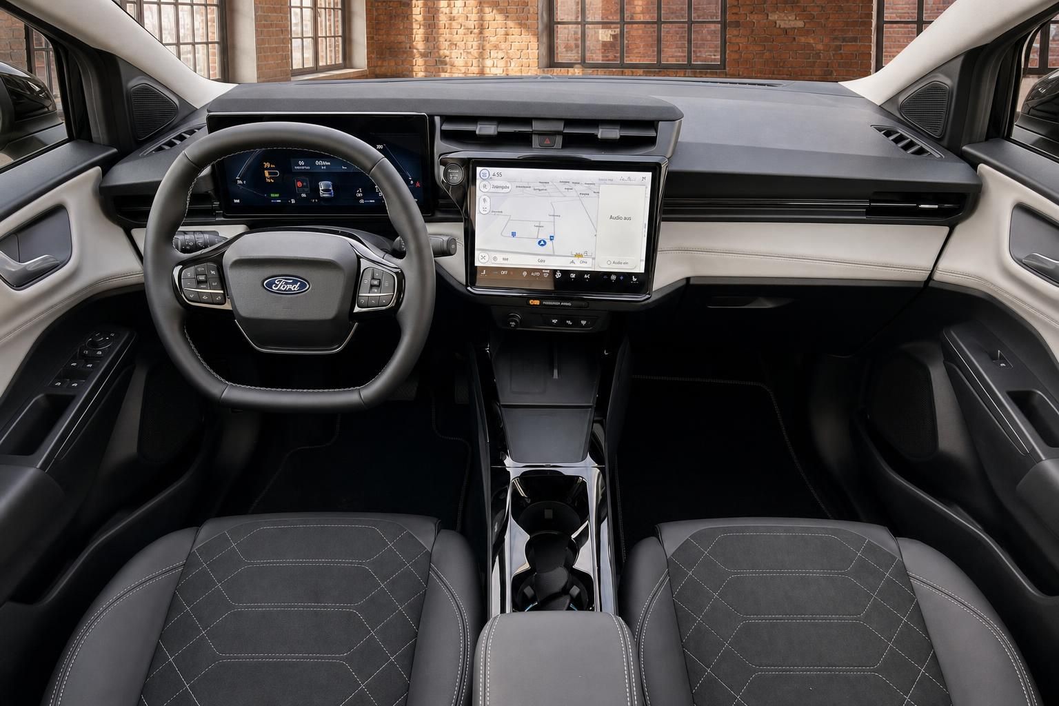 Ford Innenraum Übersicht mit Lenkrad, digitalem Cockpit, großem Touchscreen und Vordersitzen