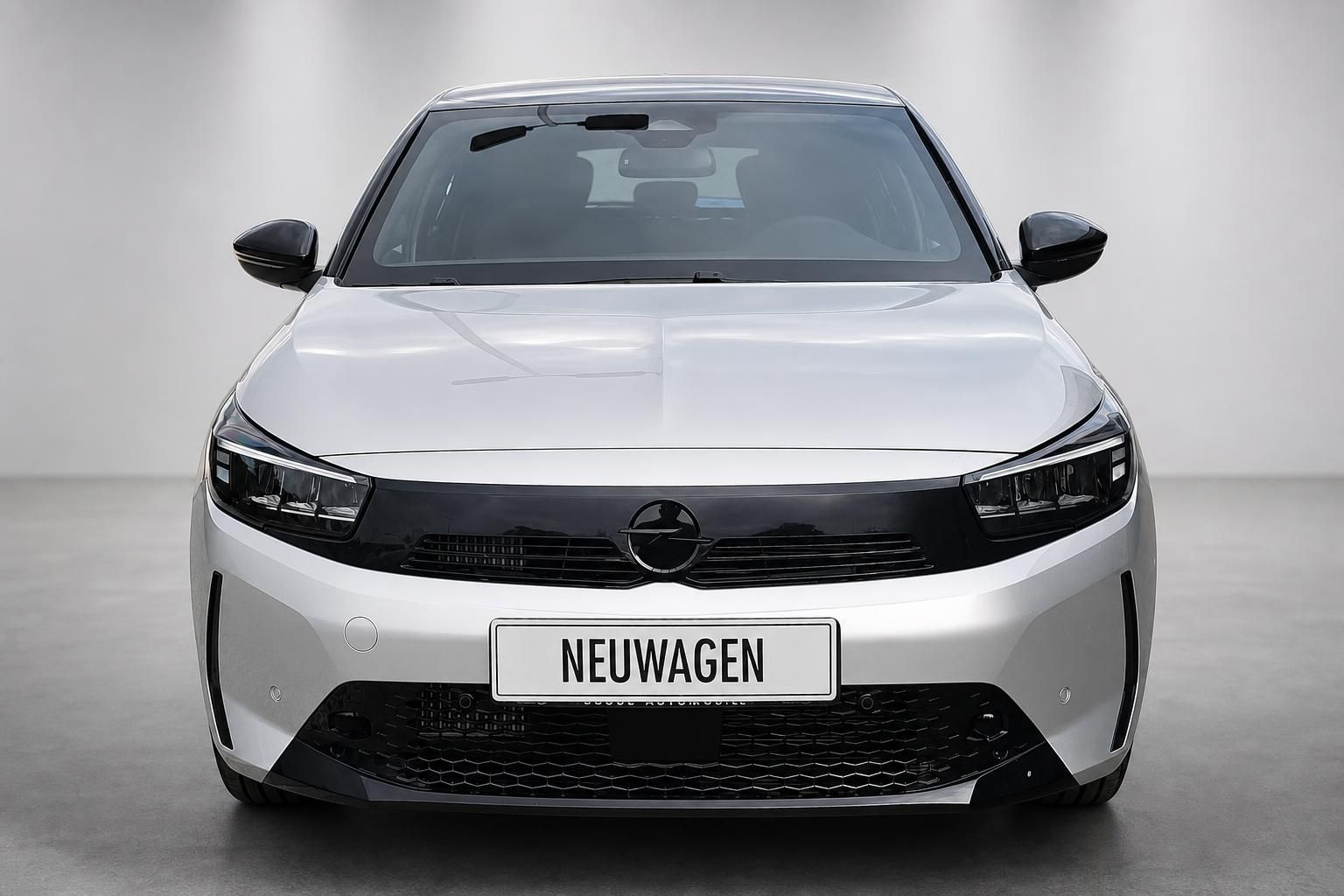 Opel Corsa Neuwagen Silber, direkte Frontansicht mit Kuehlergrill