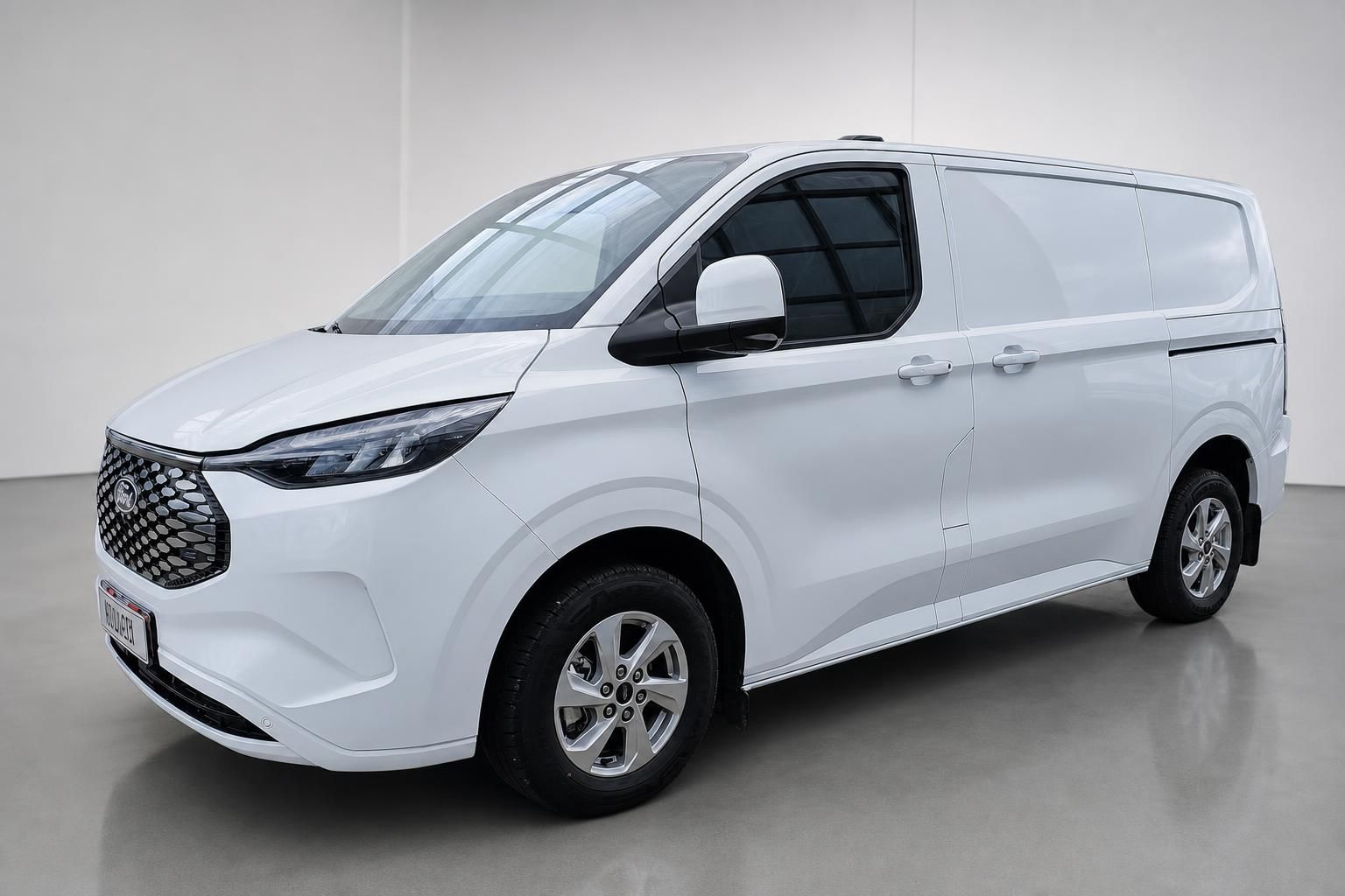 Ford Transit Custom Kastenwagen weiß, Frontansicht schräg von vorne