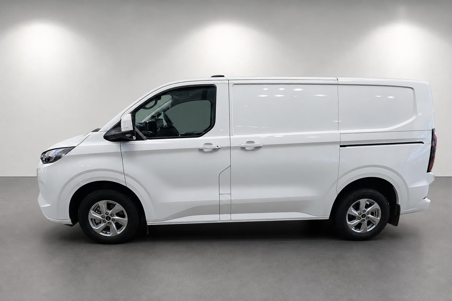 Ford Transit Custom weiß, Seitenansicht des Transporters