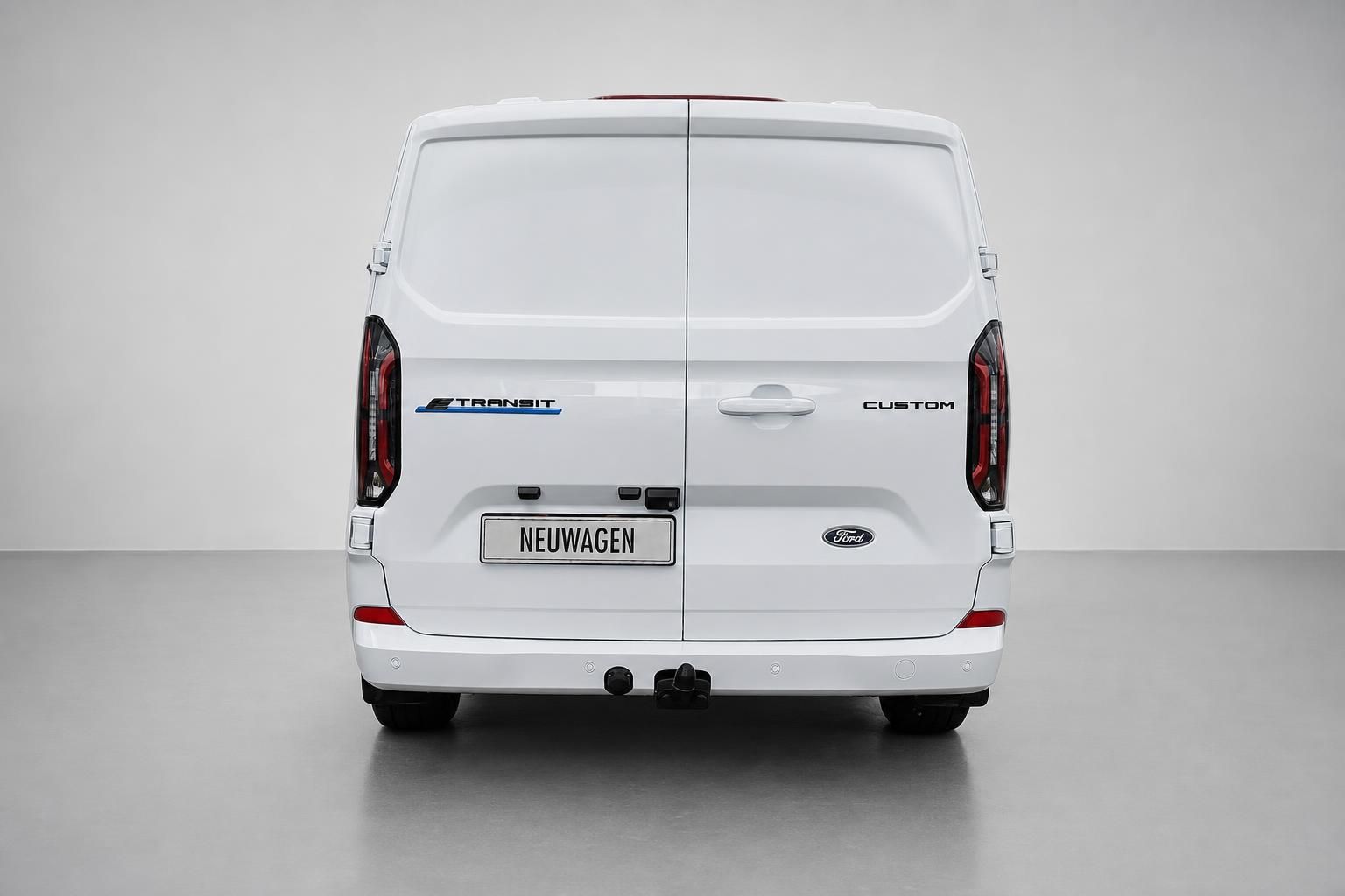 Ford Transit Custom weiß Heckansicht mit Kennzeichen Neuwagen