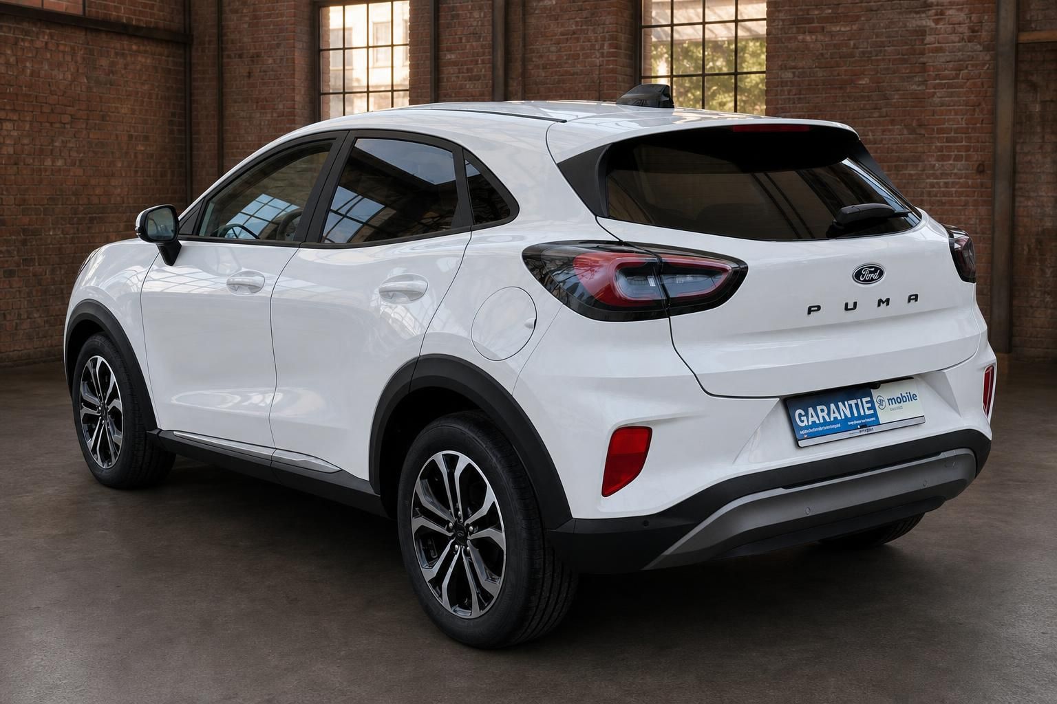 Ford Puma weiß Heck-Seitenansicht SUV mit Alufelgen