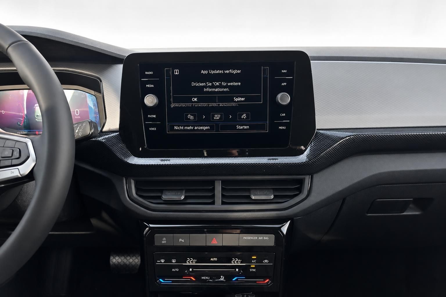 VW Cockpit Infotainment-Display mit Klimabedienung im Innenraum