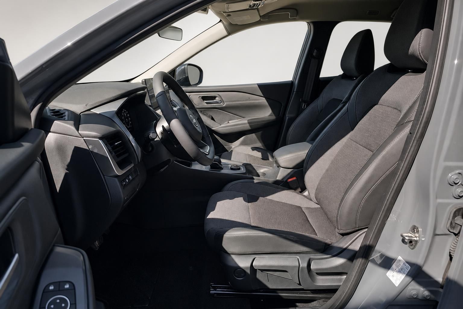 Nissan Interieur – Fahrersitz und Cockpit im Detail