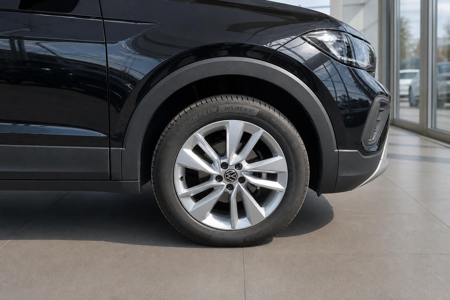 VW T-Cross Rad Detail mit Alufelge und VW Logo