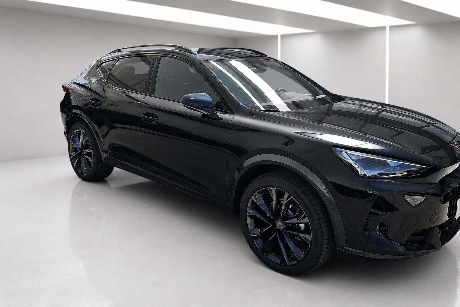 Cupra Formentor schwarz SUV Frontansicht seitlich