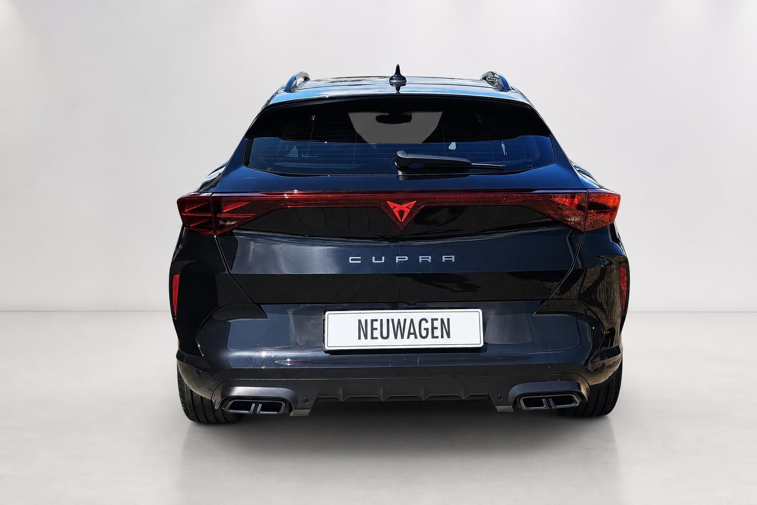 Cupra Formentor schwarz Heckansicht mit Kennzeichenhalter Neuwagen