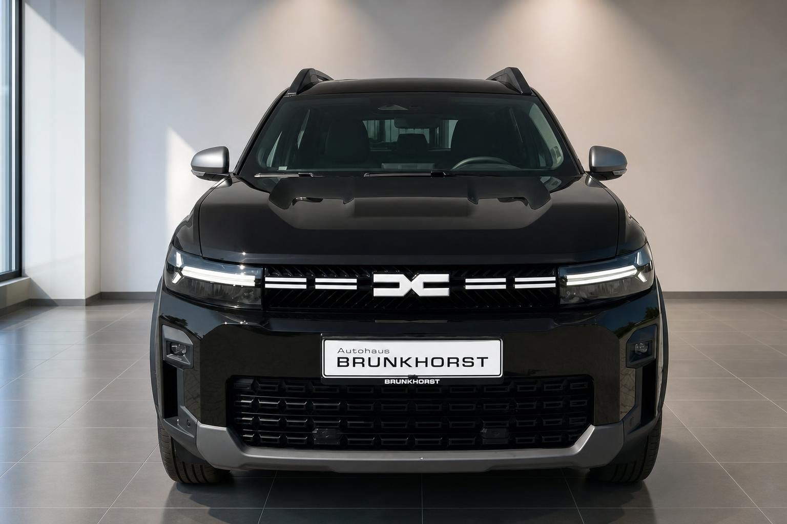Dacia Bigster schwarz, Frontansicht im Autohaus Brunkhorst
