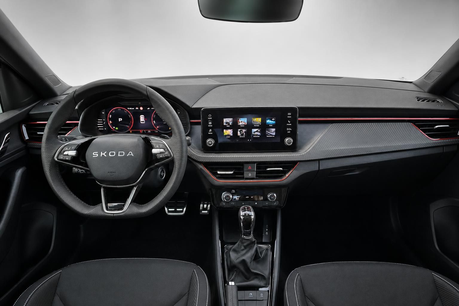 Skoda Cockpit mit Lenkrad und Infotainment-Display im Detail