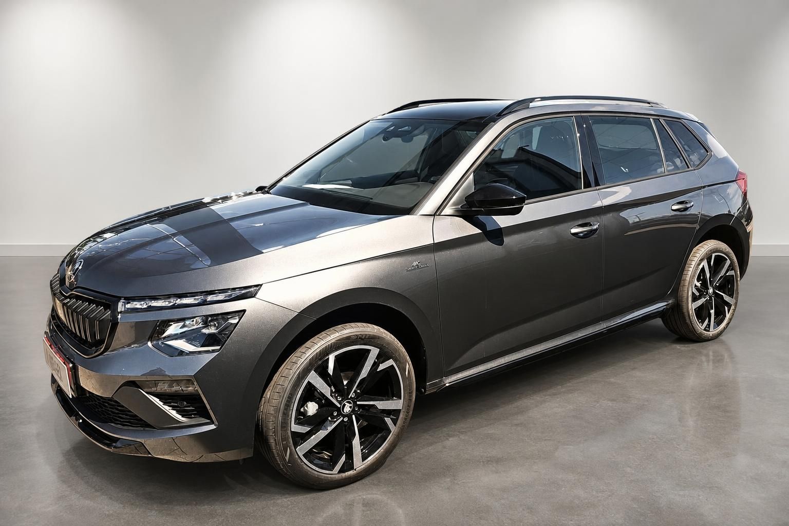 Skoda Kamiq SUV Frontansicht seitlich in Anthrazit Metallic