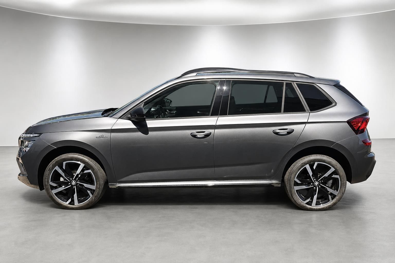 Skoda Kamiq Monte Carlo Seitenansicht Grau mit Alufelgen