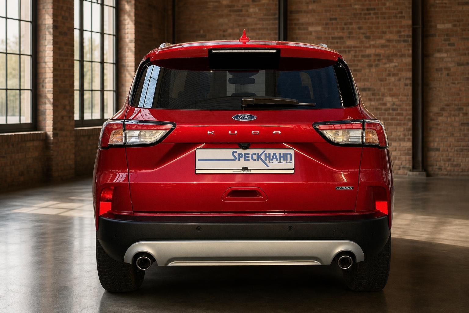 Ford Kuga Hybrid rot Heckansicht direkt fotografiert