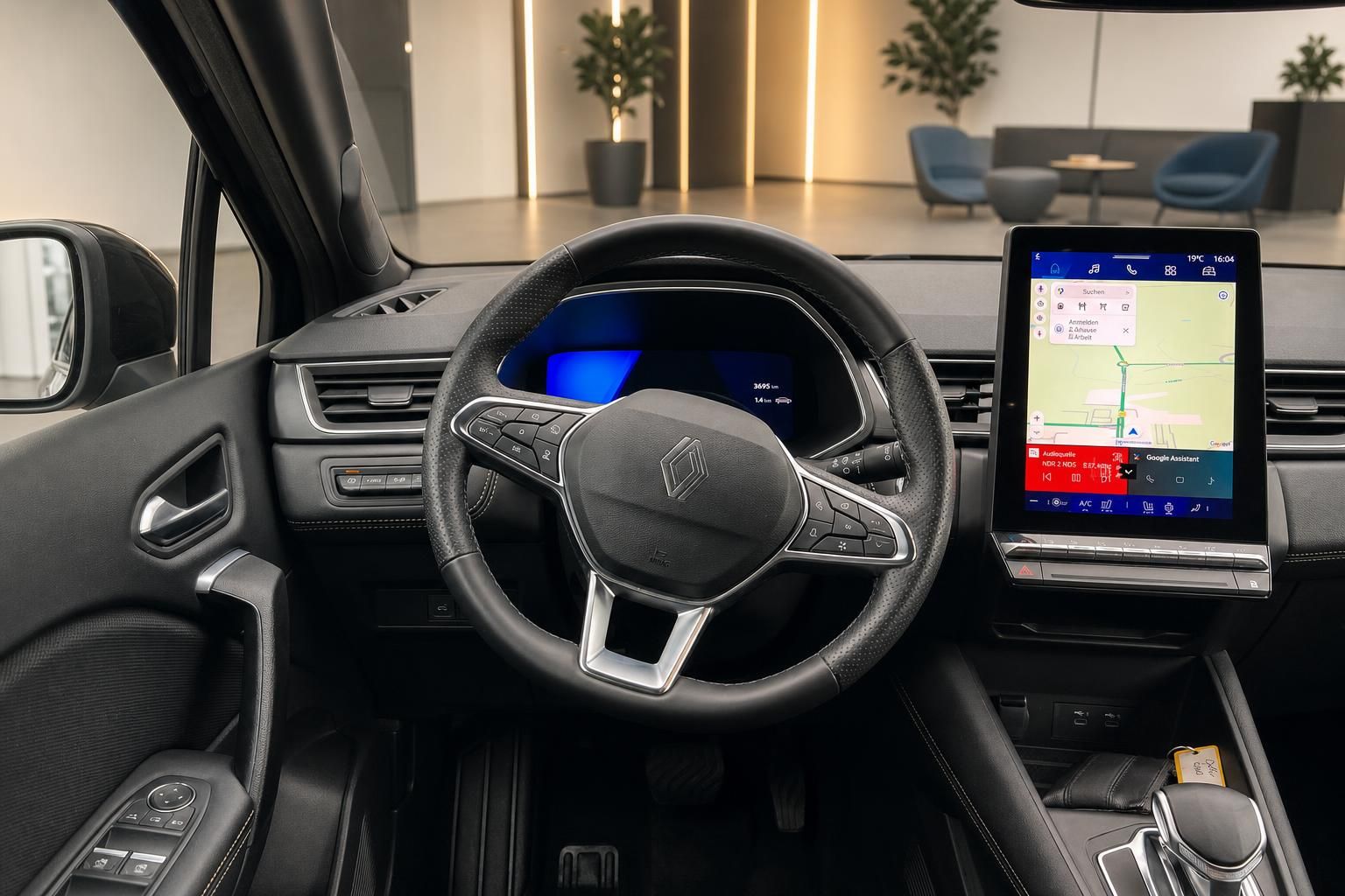 Cockpit mit Lenkrad und Touchscreen-Navigationssystem