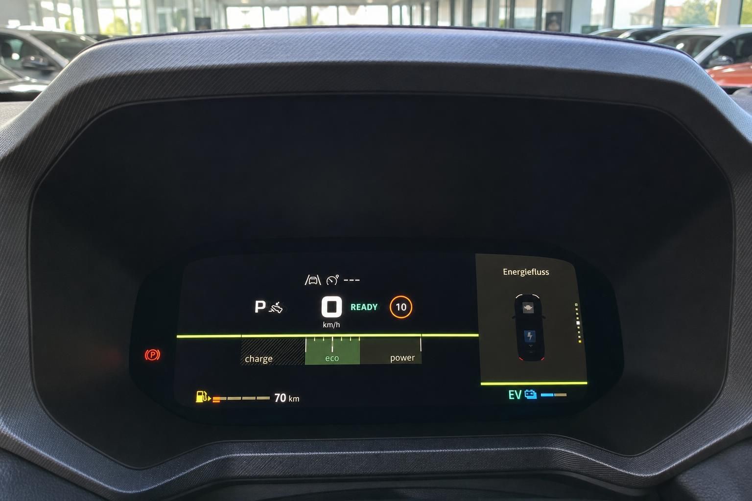 Digitales Kombiinstrument mit Eco-Modus und Energiefluss-Anzeige im Elektrofahrzeug