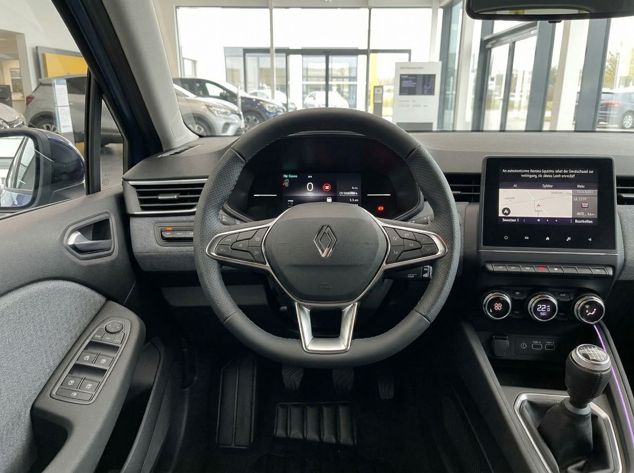 Renault Cockpit mit digitalem Kombiinstrument und Infotainment-Display