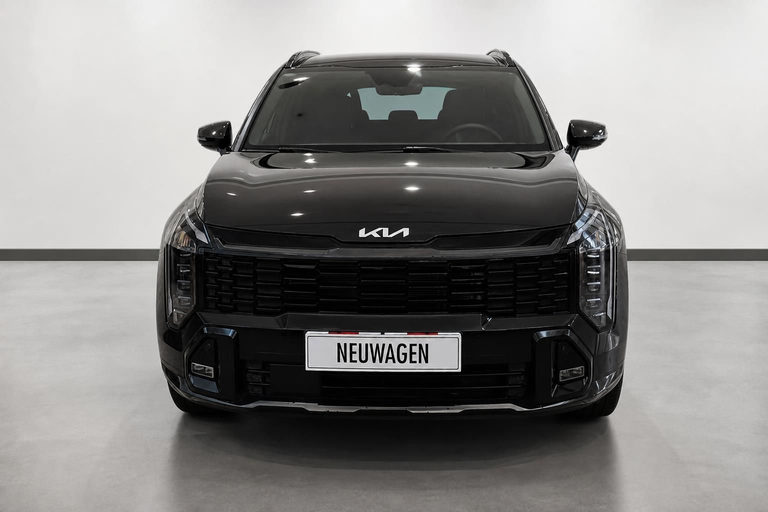 Kia Sportage schwarz Frontansicht Neuwagen im Studio