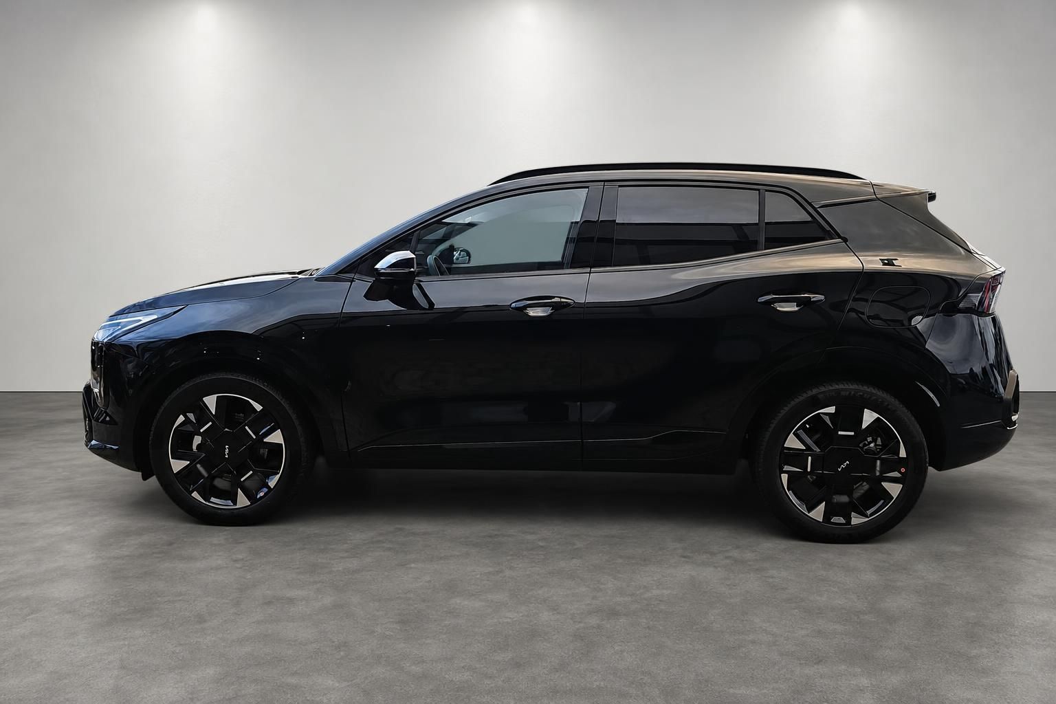 Kia Sportage schwarz Seitenansicht komplett im Studio