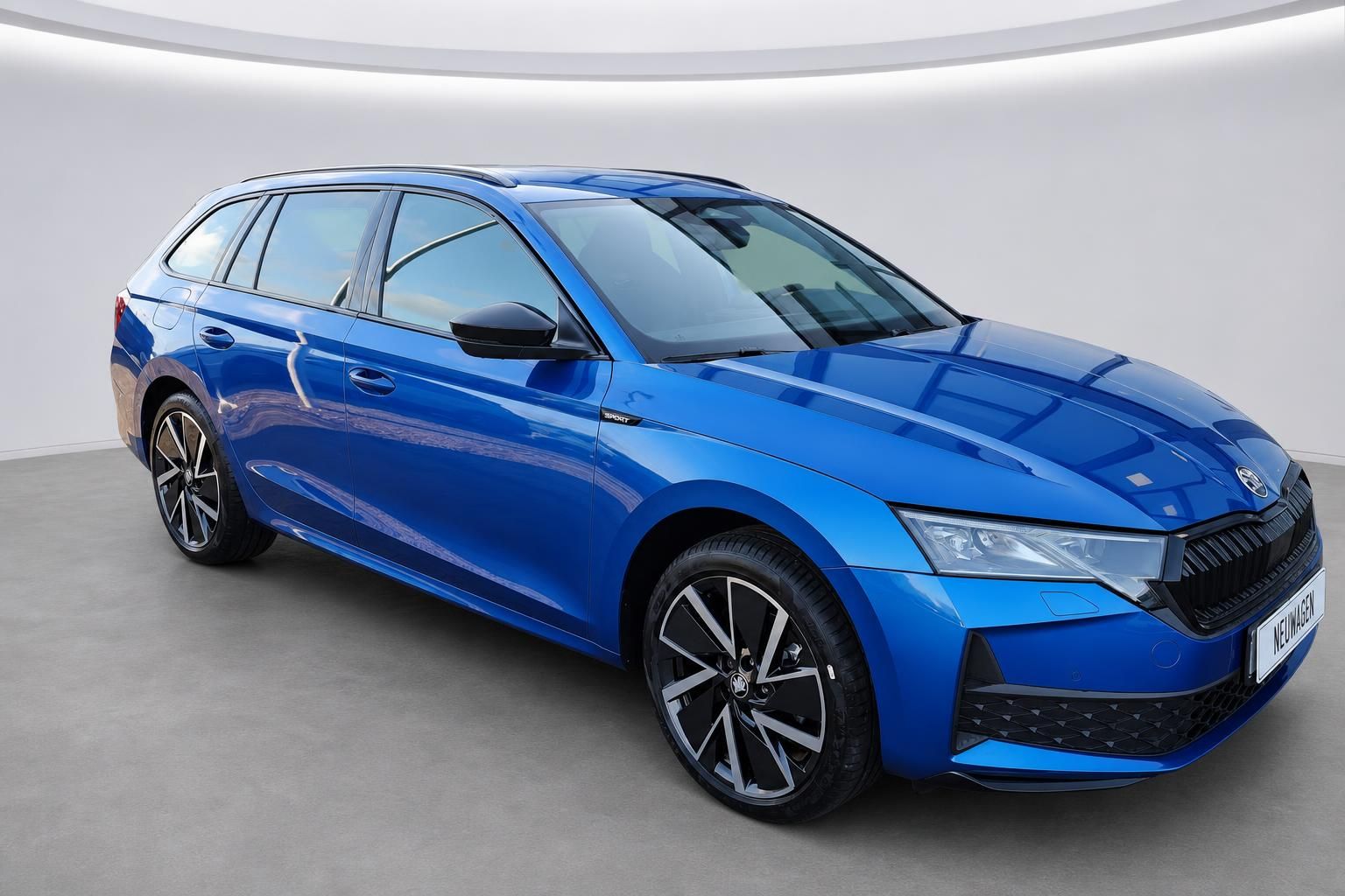 Skoda Octavia Combi blau Seitenansicht vorne Neuwagen