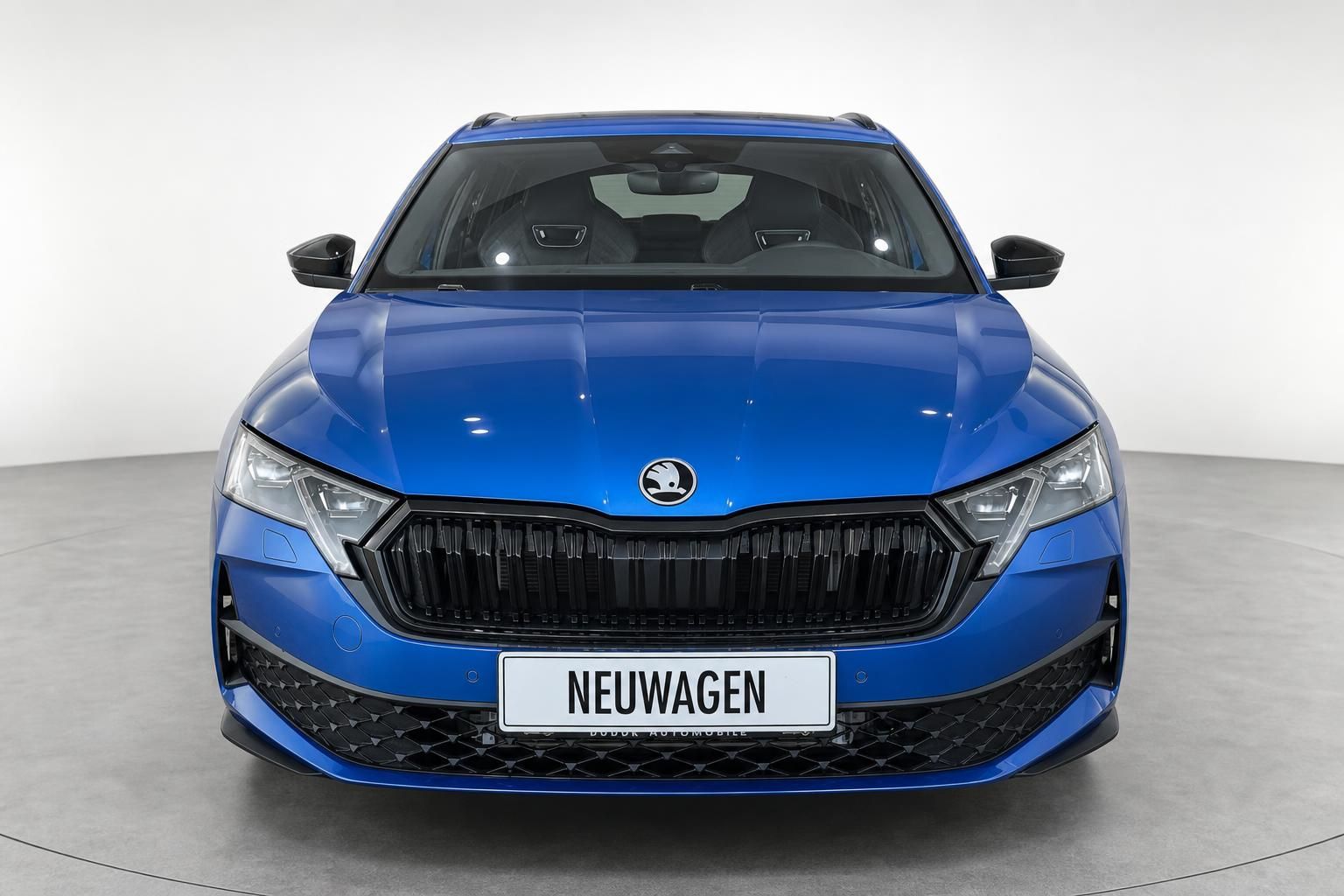 Skoda Octavia Combi blau Frontansicht Neuwagen Studio