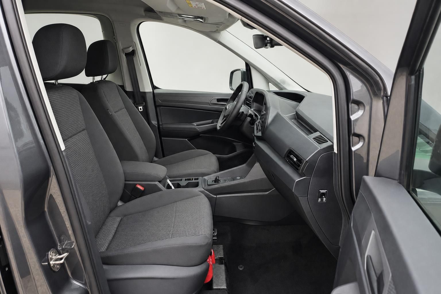 VW Caddy Innenraum Fahrersitz und Armaturenbrett