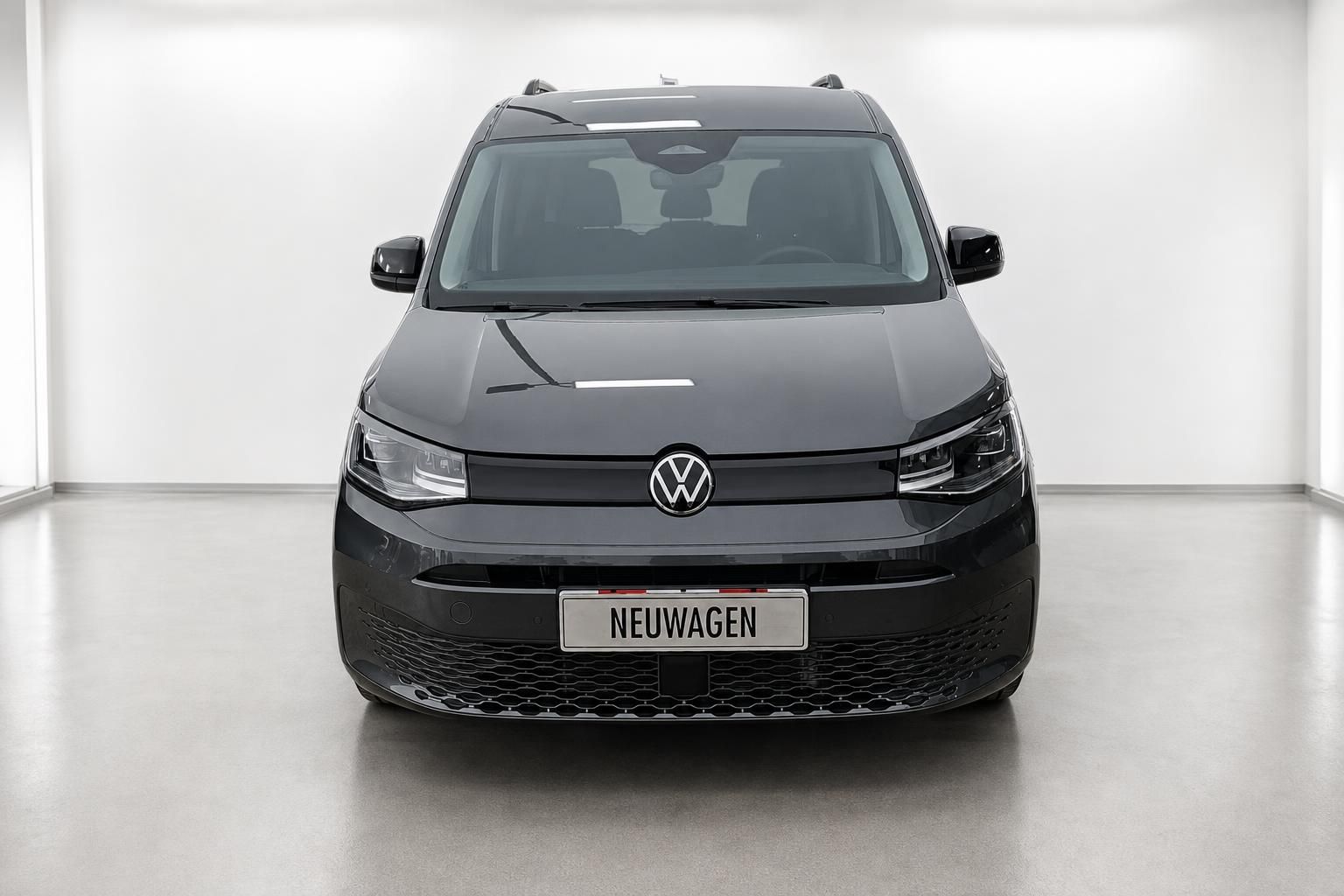 VW Caddy dunkelgrau Frontansicht mit Neuwagen-Kennzeichen