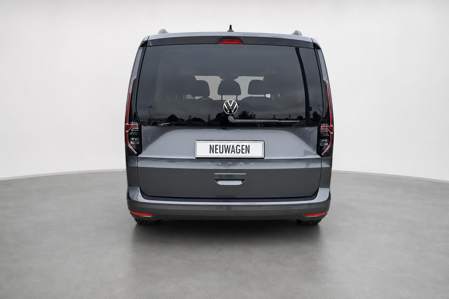 VW Caddy grau Heckansicht frontal mit Kennzeichenhalter