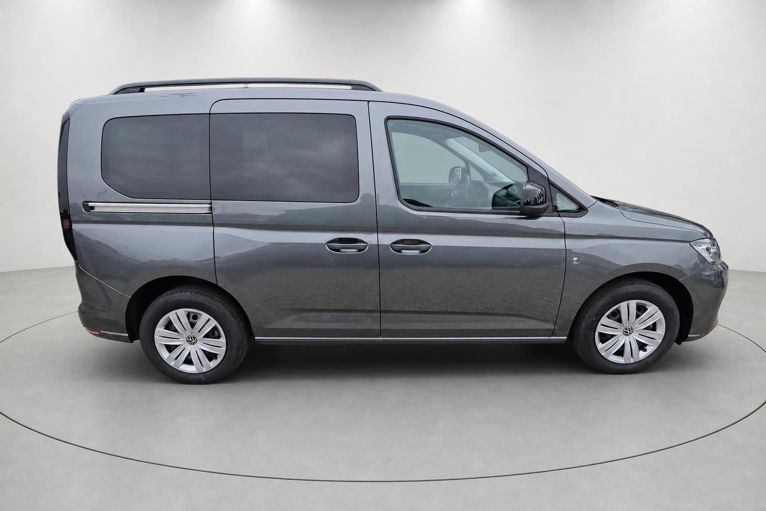 VW Caddy grau Seitenansicht Van im Studio