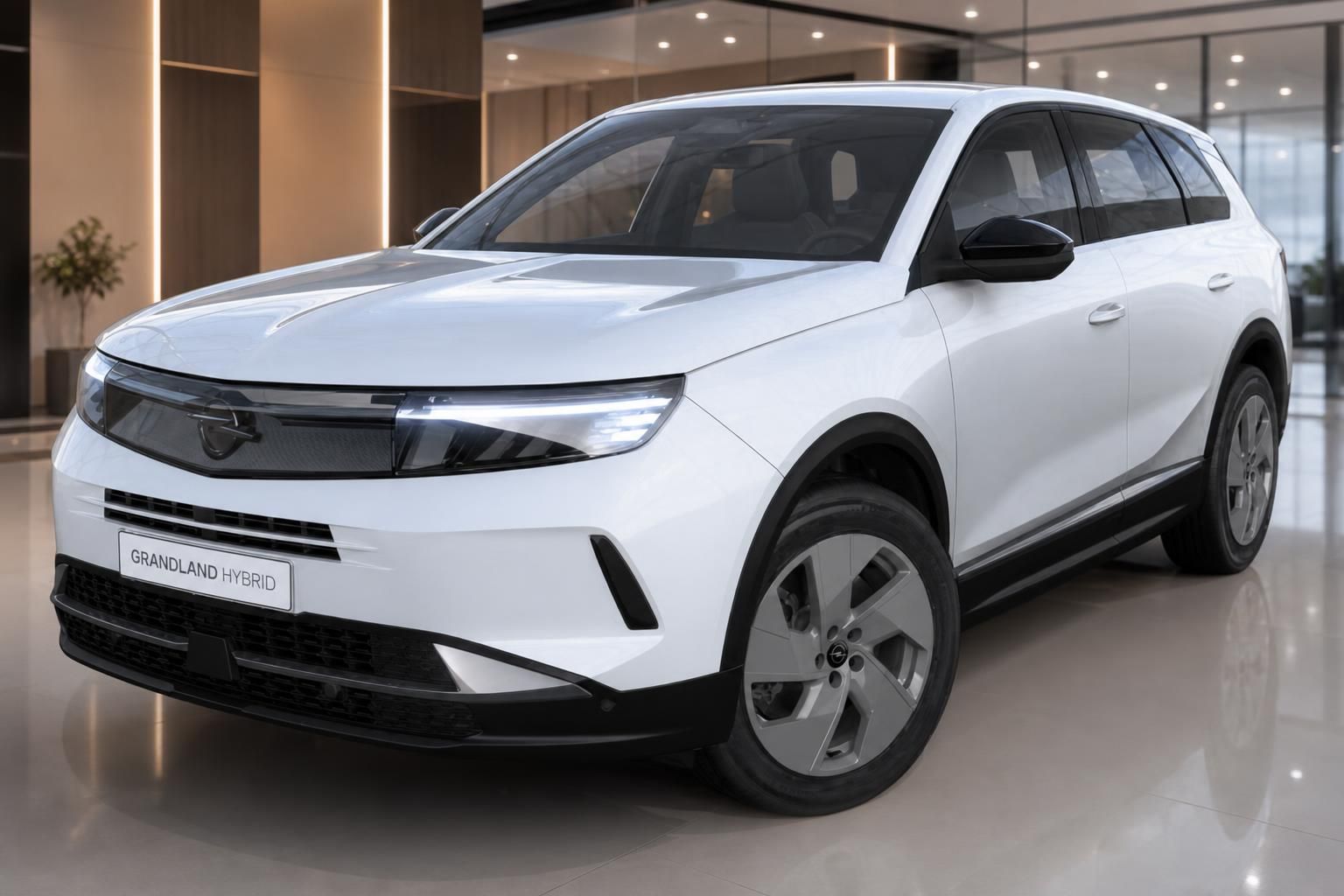 Opel Grandland Hybrid weiß, Frontansicht im Autohaus Showroom