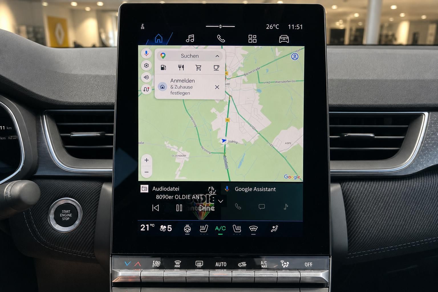 Renault Infotainment Touchscreen mit Navigation und Klimasteuerung