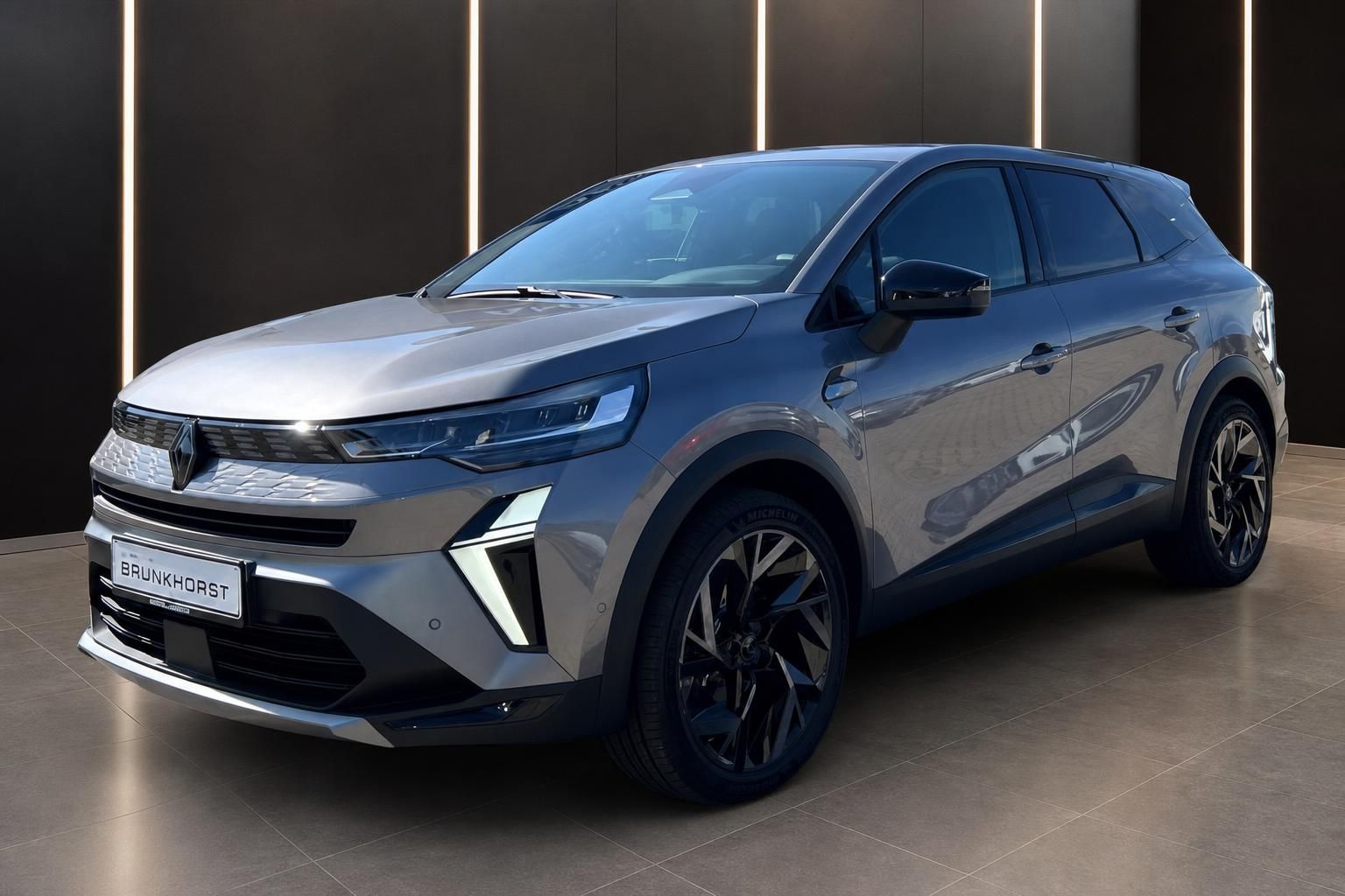 Renault Symbioz seitliche Frontansicht, grau, mit Alufelgen