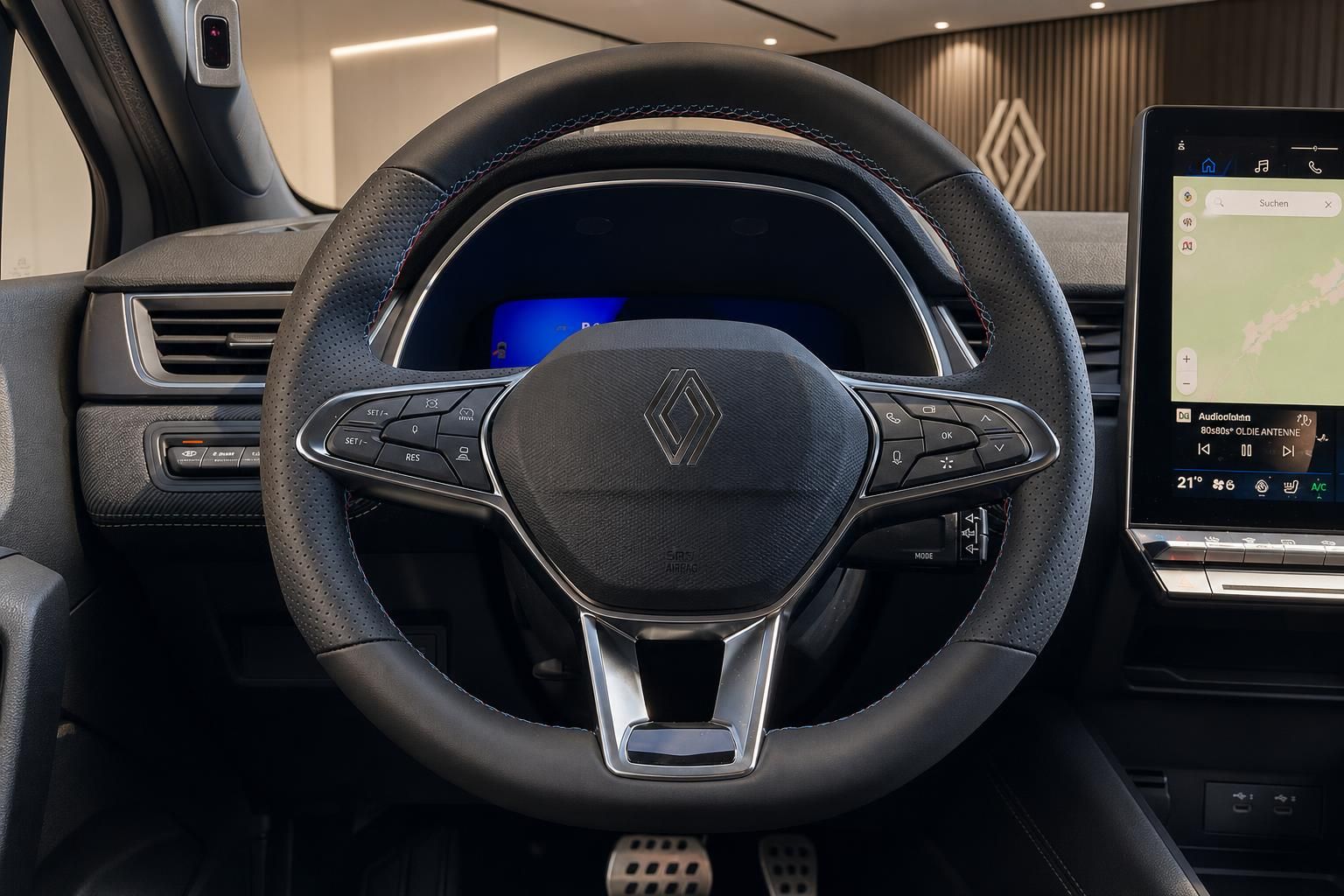 Renault Lenkrad mit Multifunktionstasten und digitalem Display
