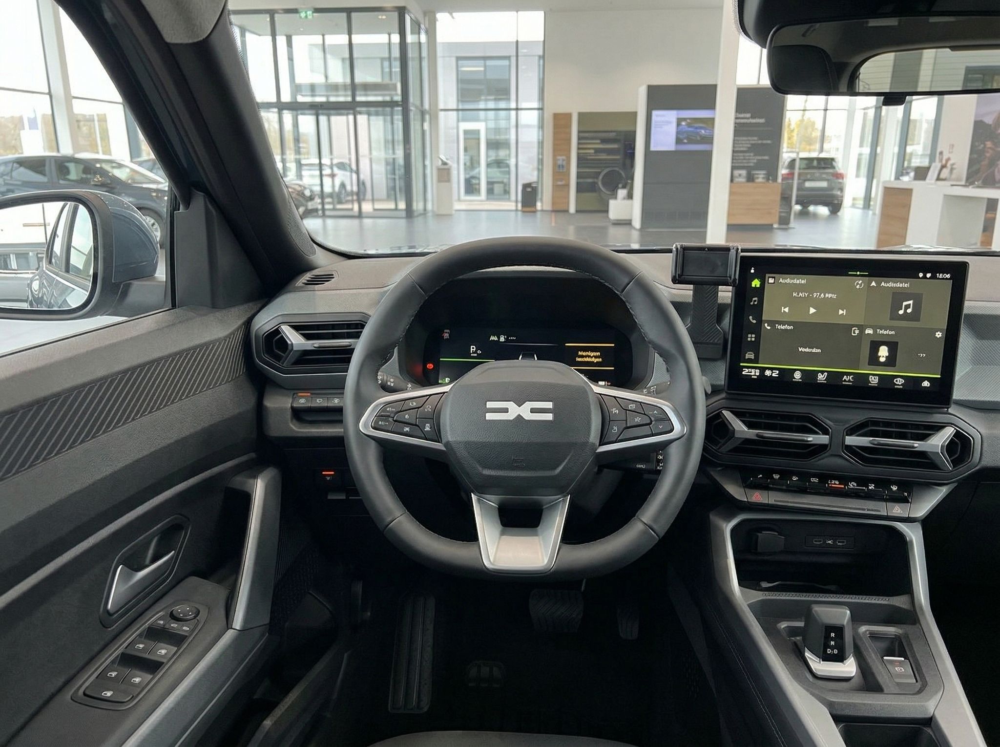 Auto Innenausstattung Fahrerperspektive mit Lenkrad, Display und Mittelkonsole