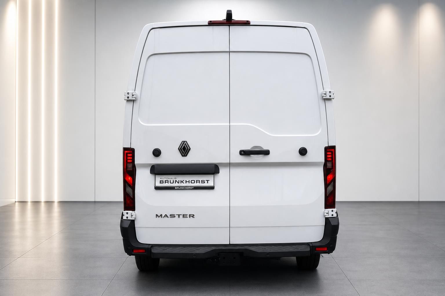 Renault Master weiß, Heckansicht mit Rückleuchten und Türen