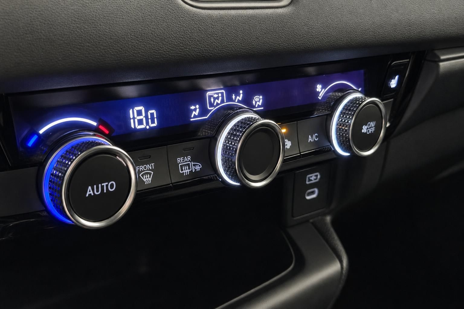 Honda Klimaautomatik Bedienelemente mit beleuchteten Drehreglern