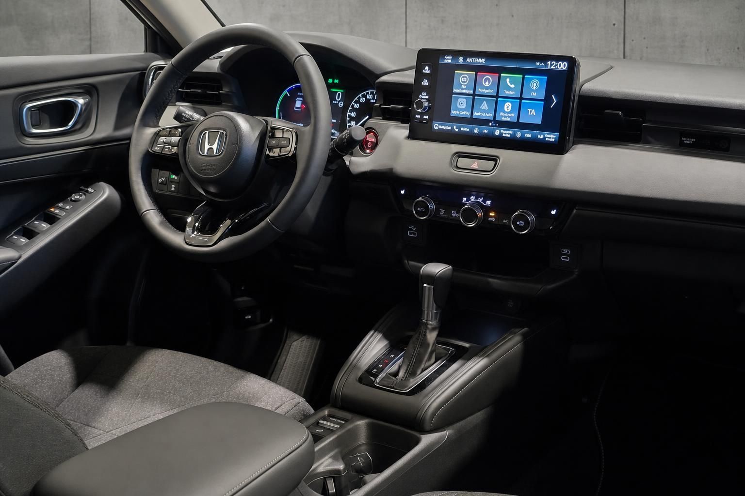 Honda Cockpit Innenraum mit Lenkrad, Display und Automatikschaltung