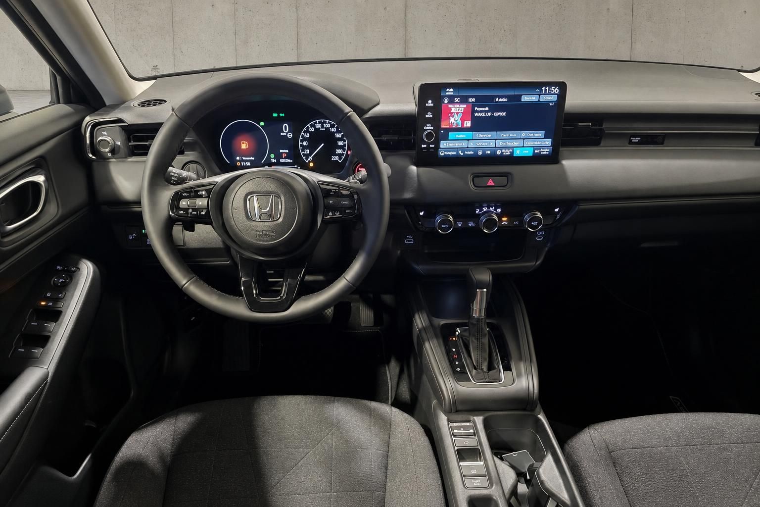 Honda Cockpit mit Lenkrad, Digitaltacho und Touchscreen-Infotainment