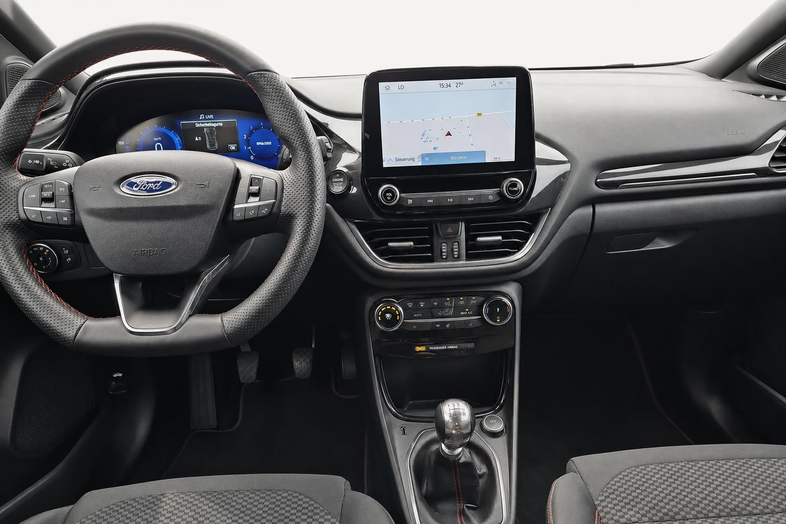 Ford Fiesta Cockpit mit Lenkrad, Navigationssystem und Schaltung