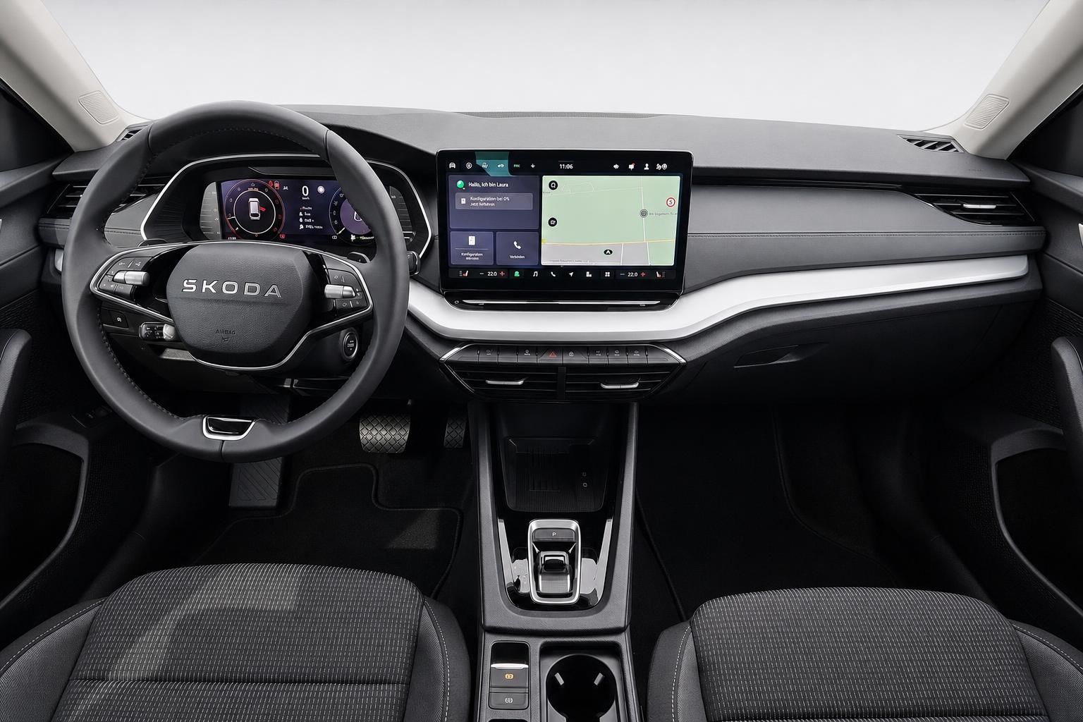 Skoda Cockpit mit Lenkrad, Digitaltacho und Touchscreen-Navigation