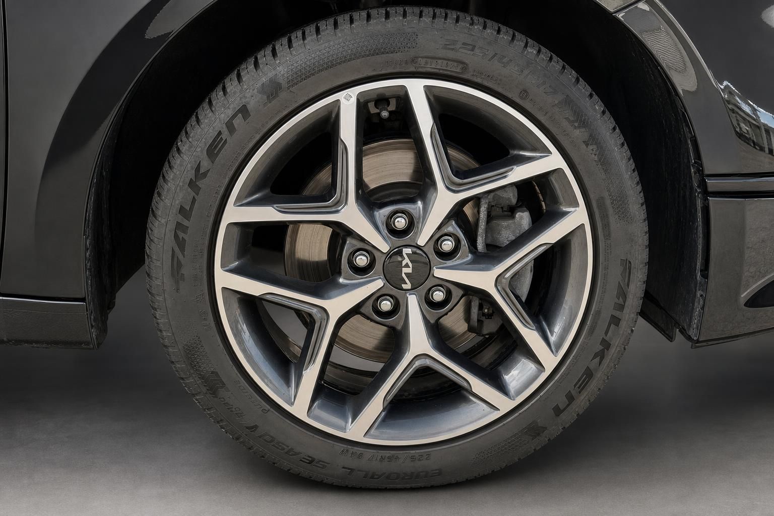 Kia Ceed Alufelge 16 Zoll mit Falken Euroall Season Reifen – Detailansicht Rad