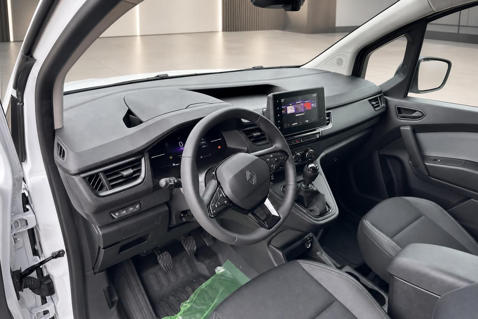 Renault Kangoo Fahrerarbeitsplatz – Lenkrad, Armaturenbrett und Touchscreen-Navigation