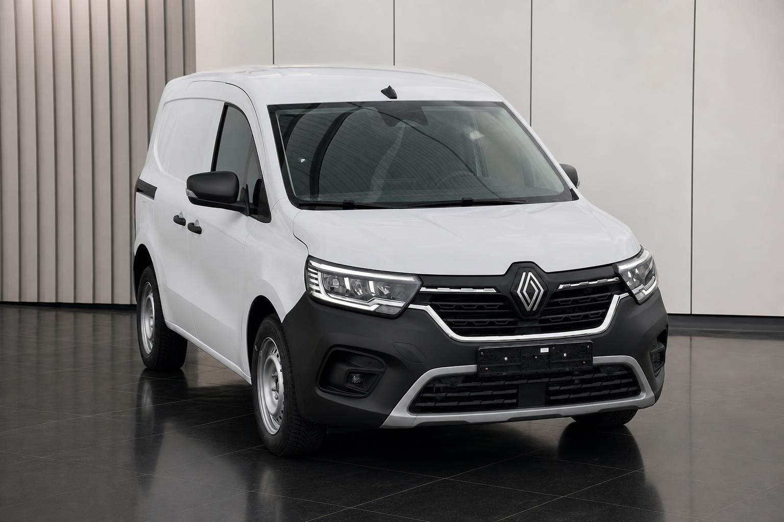 Renault Kangoo Kastenwagen weiß – Frontansicht schräg links vor weißer Wand