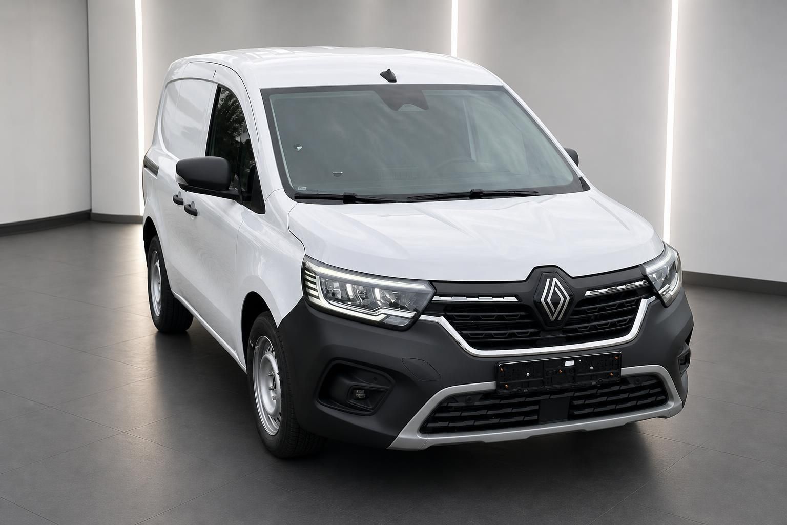 Renault Kangoo Kastenwagen weiß – Frontansicht schräg links in hellem Showroom