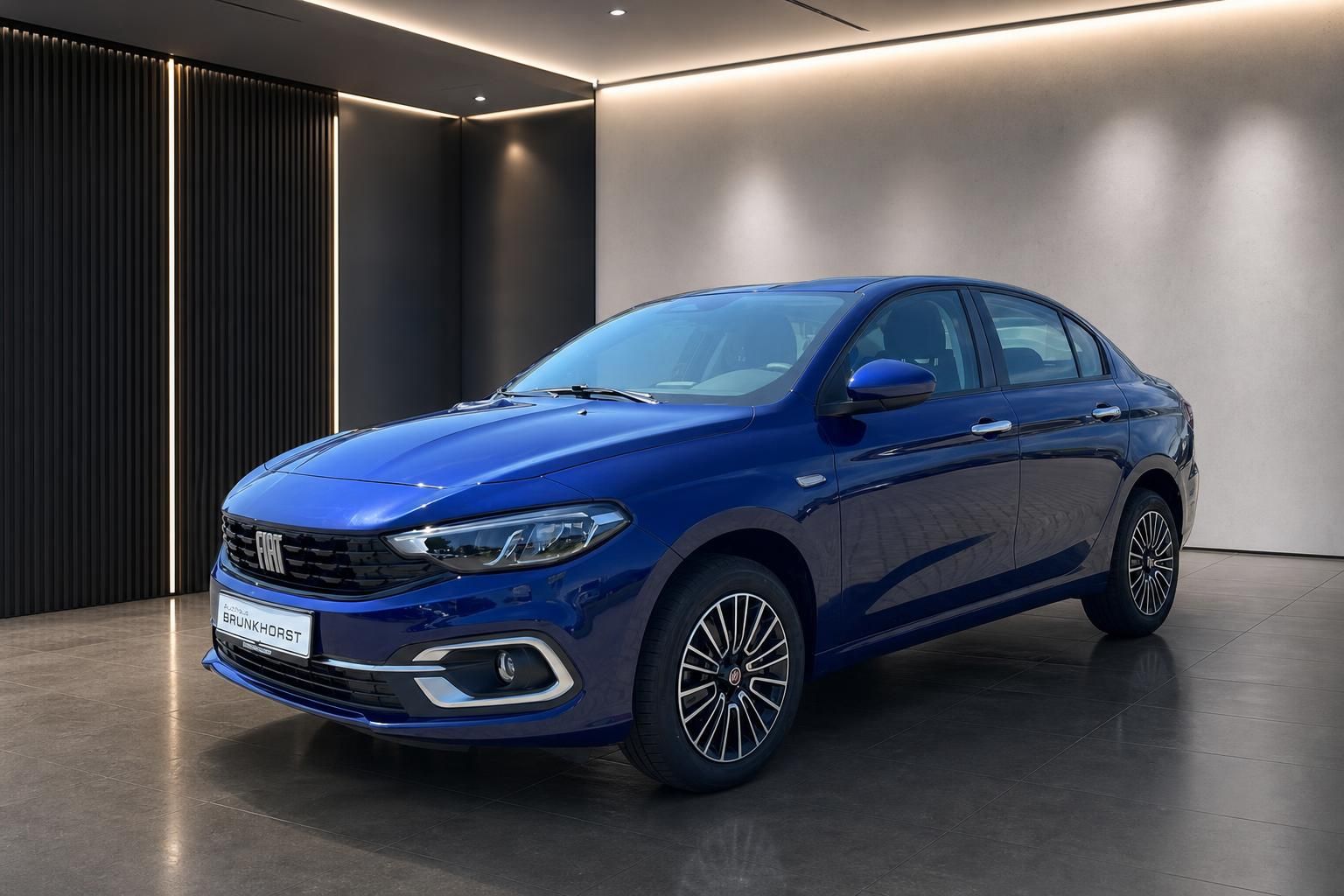 Fiat Tipo Limousine blau Schrägansicht vorne links im Showroom Autohaus Brunkhorst