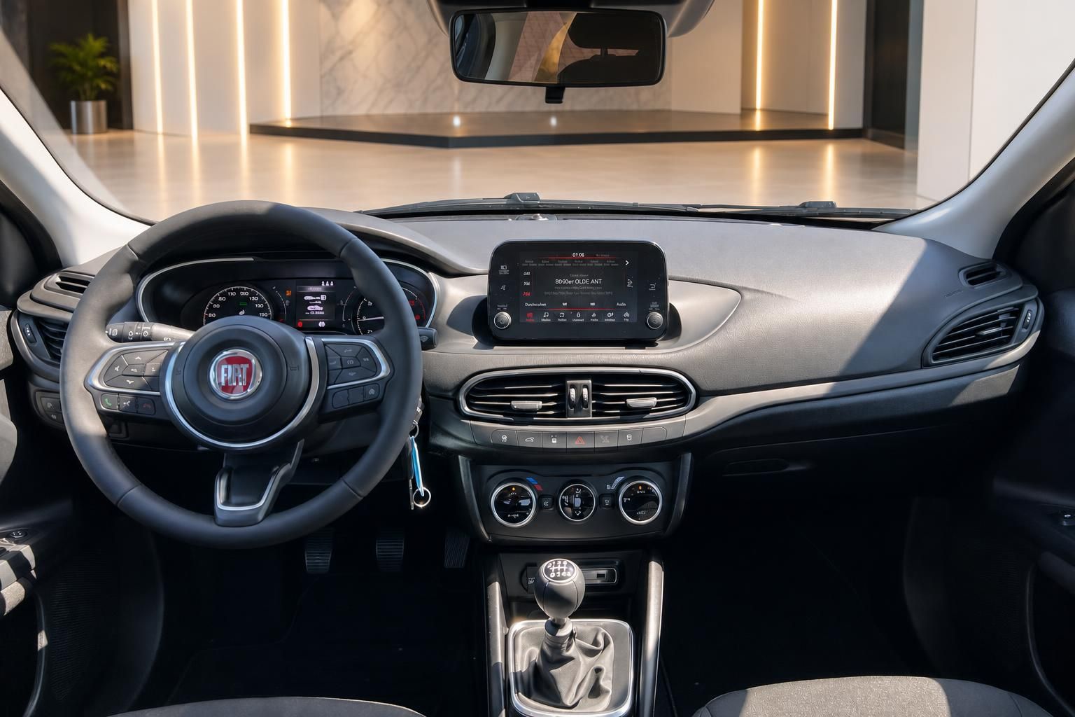 Fiat Tipo Innenraum Cockpit mit Lenkrad, Touchscreen und Schaltgetriebe