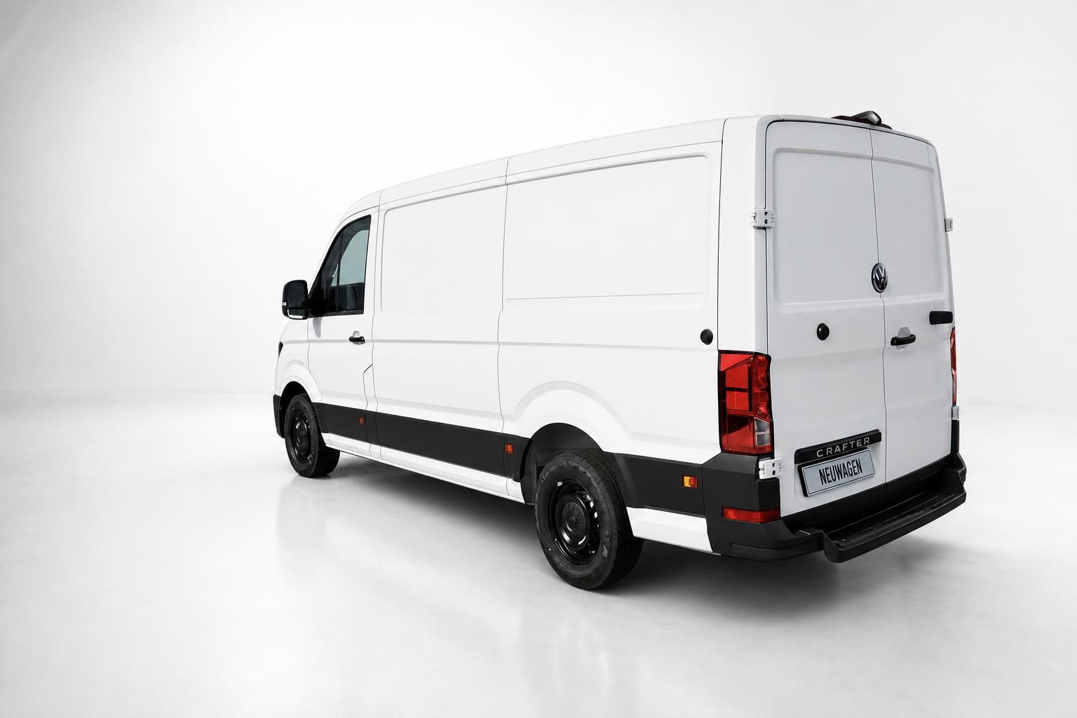 VW Crafter Kastenwagen weiß Heckansicht schräg