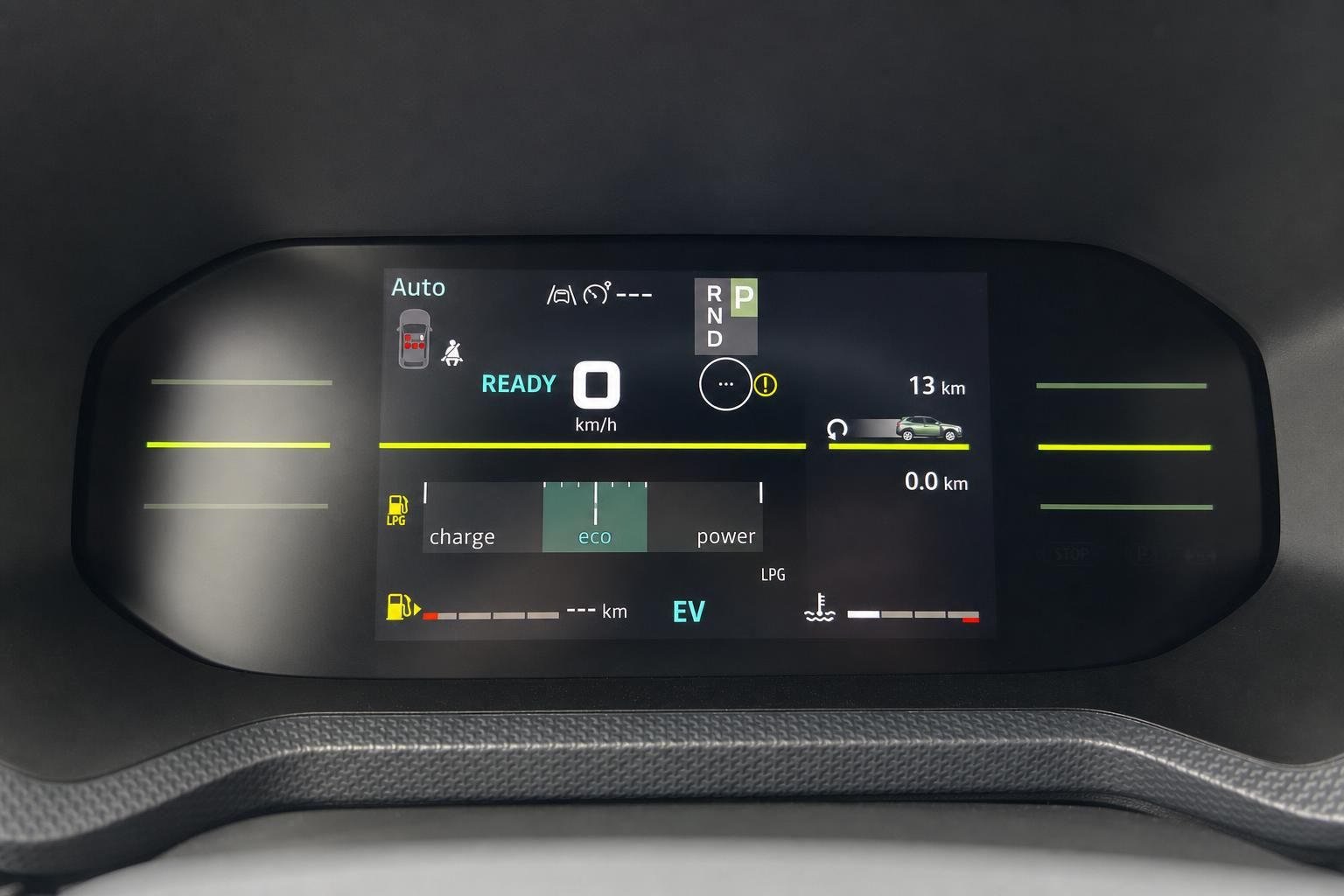 Digitales Kombiinstrument mit Hybrid-Anzeige und Fahrmodi charge, eco, power