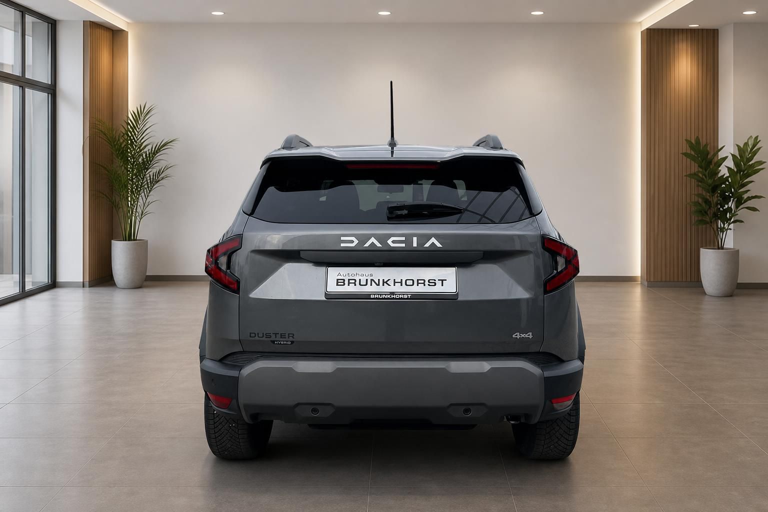 Dacia Duster Hybrid 4x4 Heckansicht grau im Autohaus Brunkhorst Showroom