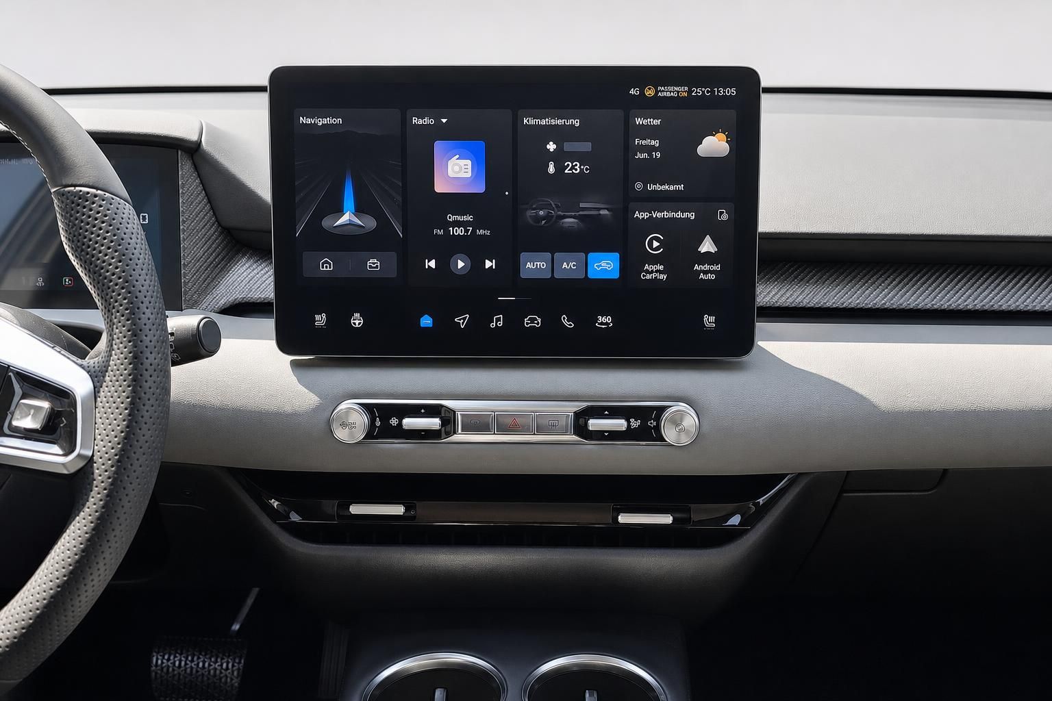 Touchscreen Infotainment mit Navigation und Klimasteuerung im MG