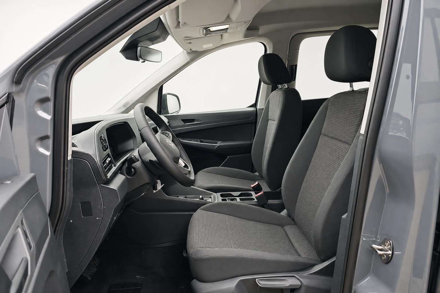 VW Caddy Innenraum – Vordersitze und Cockpit im Detail
